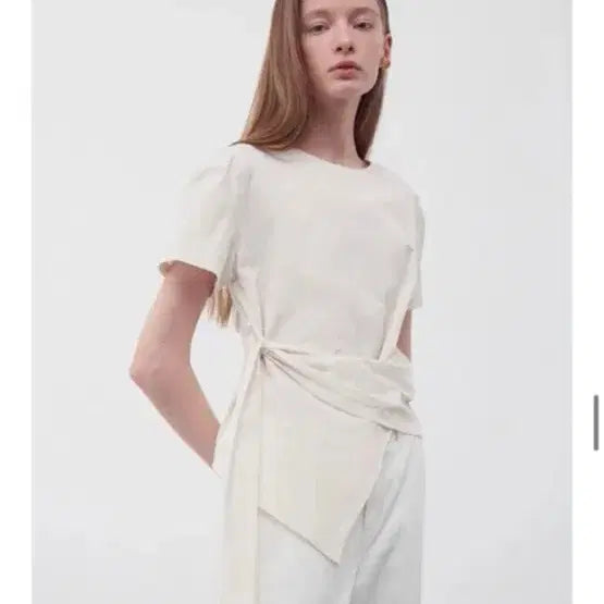 [BUNJANG] RE RHEE Asymmetric Hem Blouse - Cream / 리이 블라우스 RE RHEE ASYMMETRIC HEM BLOUSE 크림 하객룩 면접룩