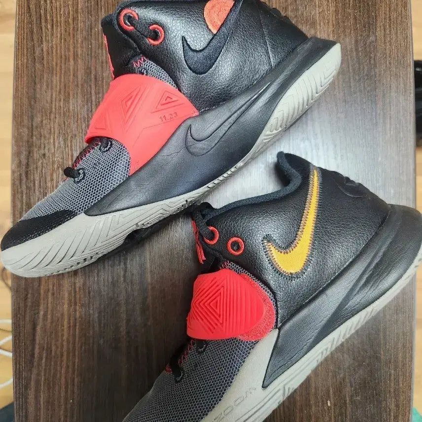 [BUNJANG] Nike Kyrie Flytrap III Basketball Shoes Black Red Yellow US 7 / 나이키 KYRIE FLYTRAP III 250