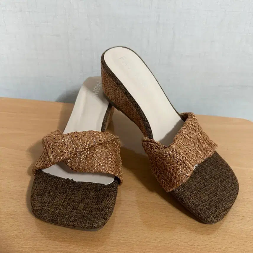 [BUNJANG] Rattan Woven Slippers - Brown, Size 240 / 라탄 꼬임 슬리퍼 브라운 240 새제품