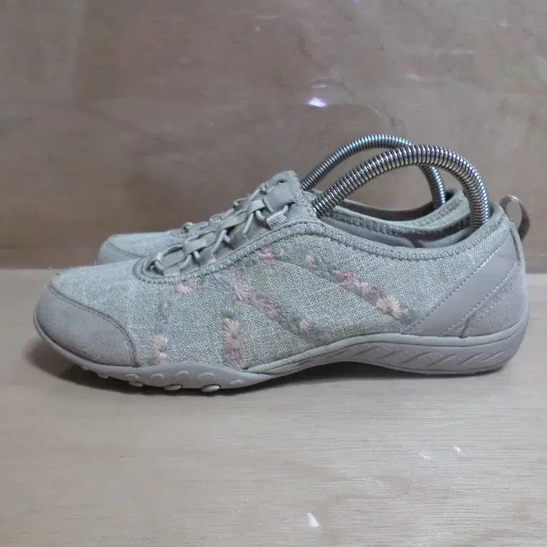 [BUNJANG] Skechers Go Walk Sneakers / 후루룩구제2 245 스케쳐스 고워크 운동화 스니커즈 260721