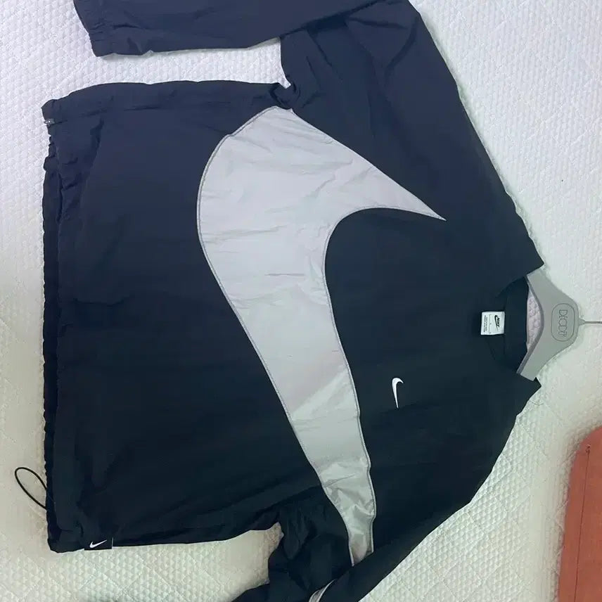 [BUNJANG] Nike NSW Big Swoosh Woven Mesh Windbreaker Jacket / 나이키 NSW 빅 스우시 우븐 메쉬 바람막이입니다.