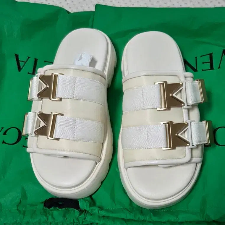[BUNJANG] Bottega Veneta Men's Buckle Slide Ivory/Gold Size 41 / 보테가 남성 버클 슬라이드 41