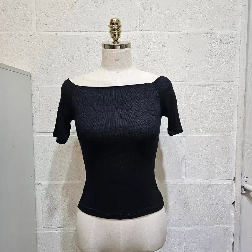 [BUNJANG] Off-Shoulder Cropped Ribbed Short-Sleeve T-Shirt - Black / 오프숄더 크롭 골지 반팔- 블랙
