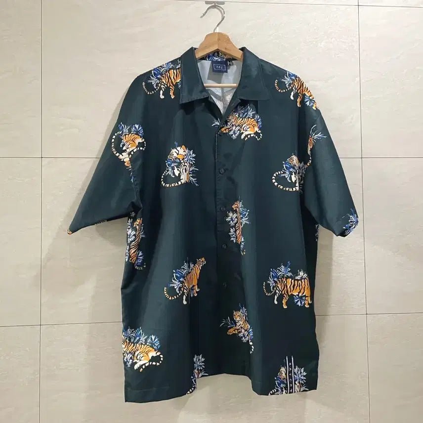 [BUNJANG] Romantic Crown Amour Tiger Short Sleeve Shirt XL / 로맨틱크라운 / 아무르 타이거 반팔셔츠, 남성 셔츠 / XL