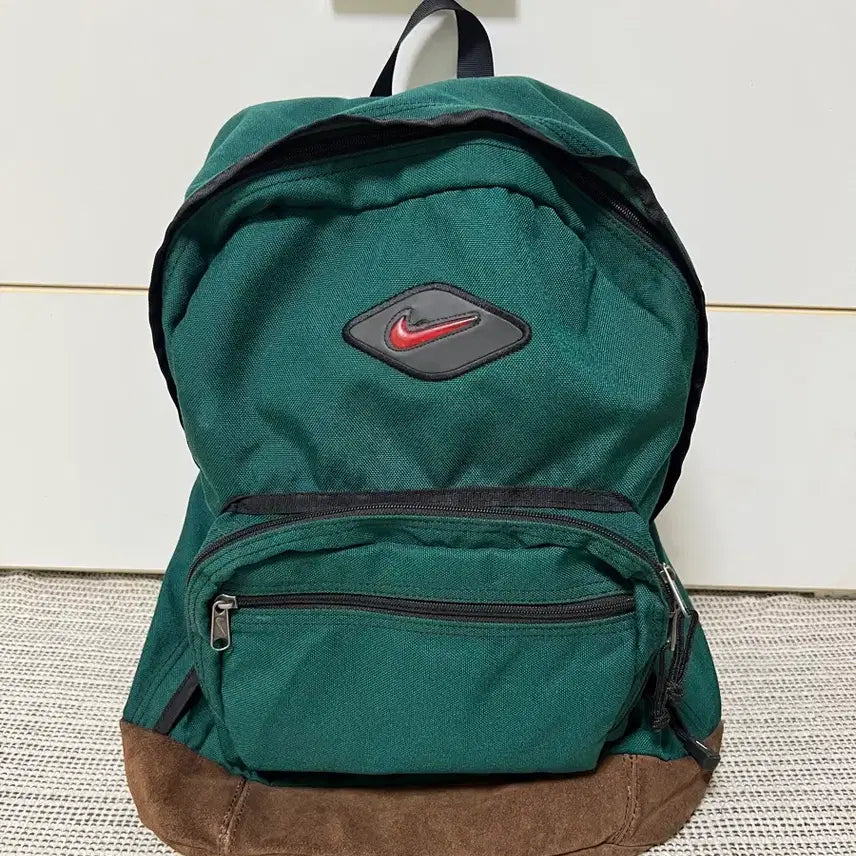 [BUNJANG] 90s Nike Vintage Backpack Green Leather Detail / 90s 빈티지 나이키 백팩