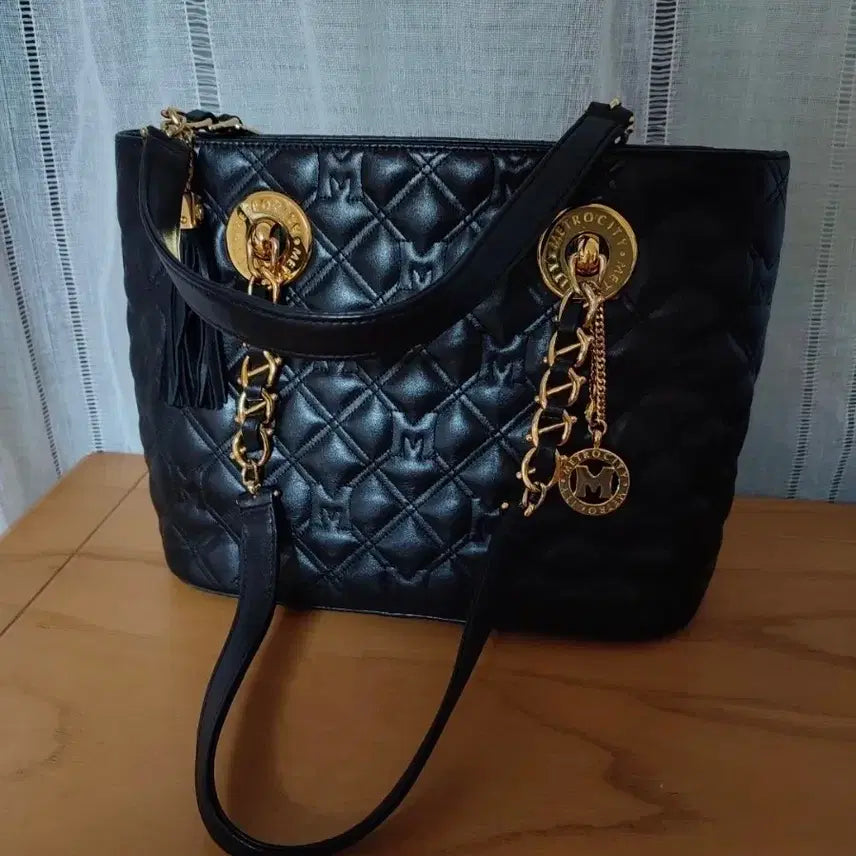 [BUNJANG] Metroc City M Embossed Quilted Chain Shoulder Bag / 정품)메트로시티 M엠보 금장 퀼팅 체인 숄더백