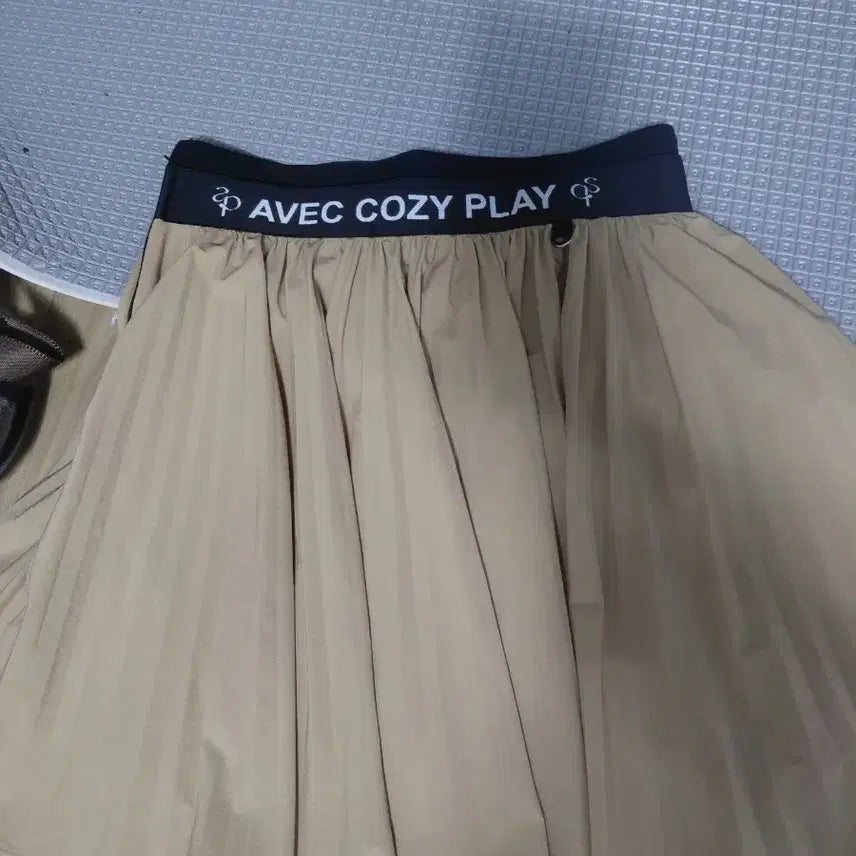 [BUNJANG] Acplay Skirt Shorts (Beige, Size 25) / 아크플레이치마반바지2425