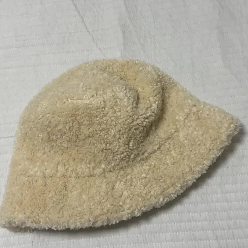 [BUNJANG] Amento Curly Bucket Hat Ivory / (거의 새상품) 아모멘토 컬리 버킷햇 아이보리 판매합니다.