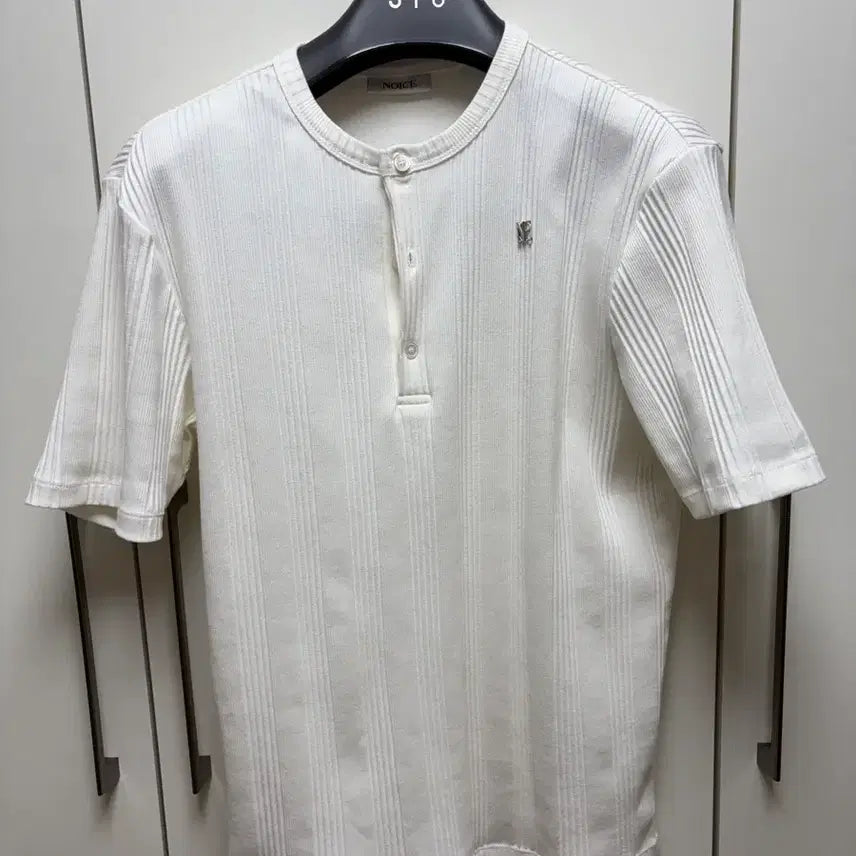 [BUNJANG] NOICE Henley Neck White T-Shirt (M) / 노이스 헨리넥 화이트 m