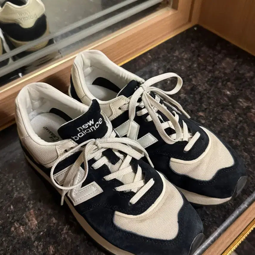 [BUNJANG] New Balance 574 Black Ivory 270 / 뉴발란스 574 블랙 아이보리 270