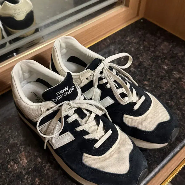 [BUNJANG] New Balance 574 Black Ivory 270 / 뉴발란스 574 블랙 아이보리 270
