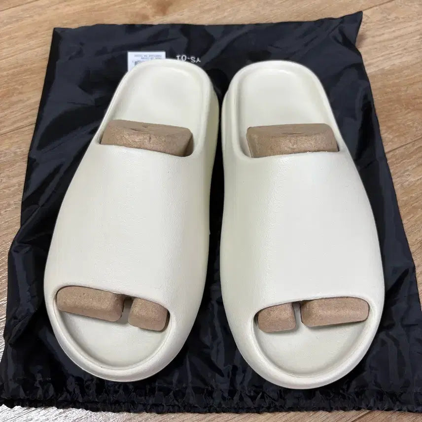 [BUNJANG] Yeezy YS-01 Vanilla Sandals Size 10 / 이지 YS-01 바닐라 10사이즈