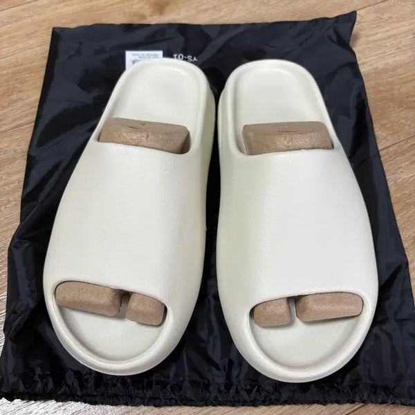 [BUNJANG] Yeezy YS-01 Vanilla Sandals Size 10 / 이지 YS-01 바닐라 10사이즈