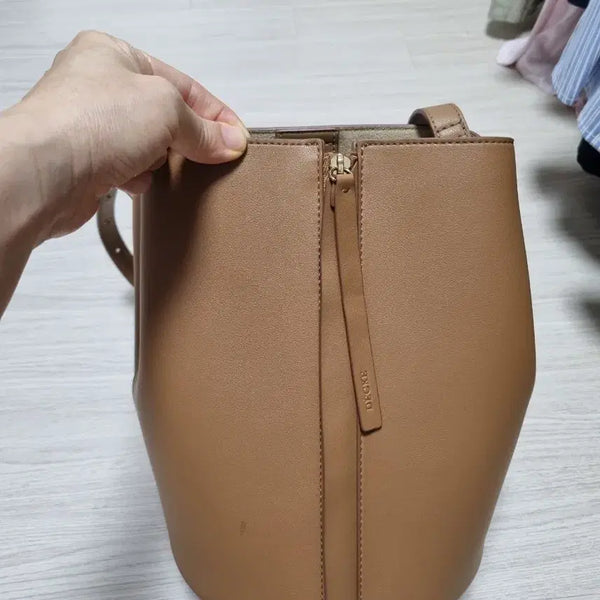 [BUNJANG] DecKee Shoulder Bag Camel / 덱케 숄더백