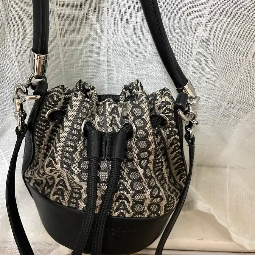 [BUNJANG] Marc Jacobs Monogram Micro Bucket Bag / 마크제이콥스 여성 모노그램 마이크로 버킷백