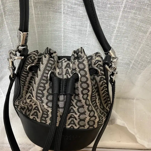 [BUNJANG] Marc Jacobs Monogram Micro Bucket Bag / 마크제이콥스 여성 모노그램 마이크로 버킷백