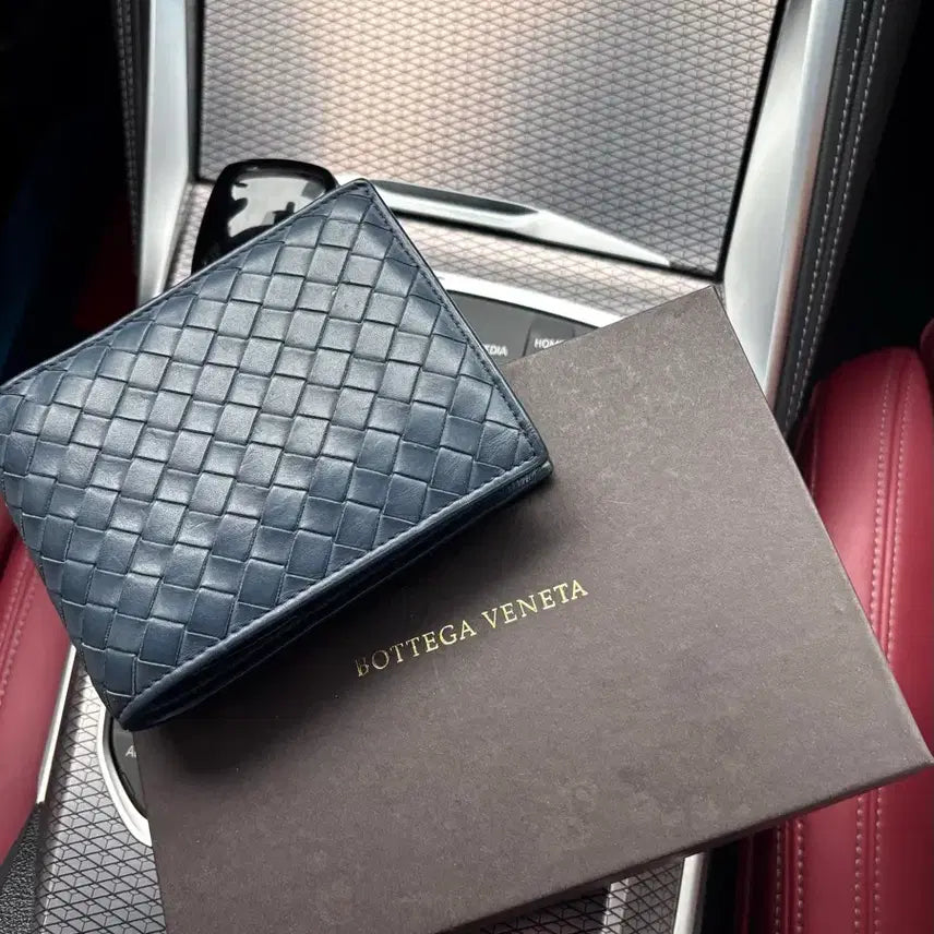 [BUNJANG] Bottega Veneta Intrecciato Bi-fold Wallet Navy / 보테가베네타 인트레치아토 반지갑 네이비