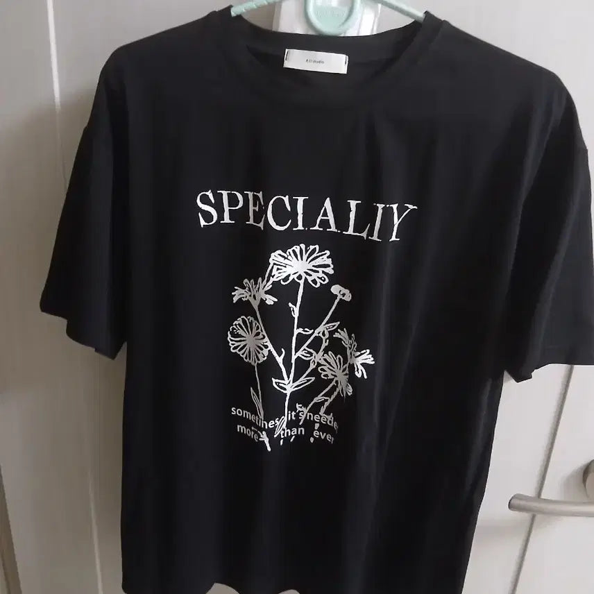 [BUNJANG] Black Flower Graphic Short Sleeve T-Shirt / 블랙 플라워 그래픽 반팔 티셔츠