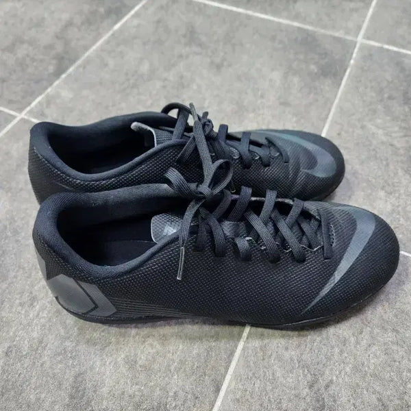[BUNJANG] Nike Mercurial Vapor 12 Club TF Black Football Boots 250mm / 나이키 머큐리얼 베이퍼 12 클럽 TF 블랙 풋살화 250