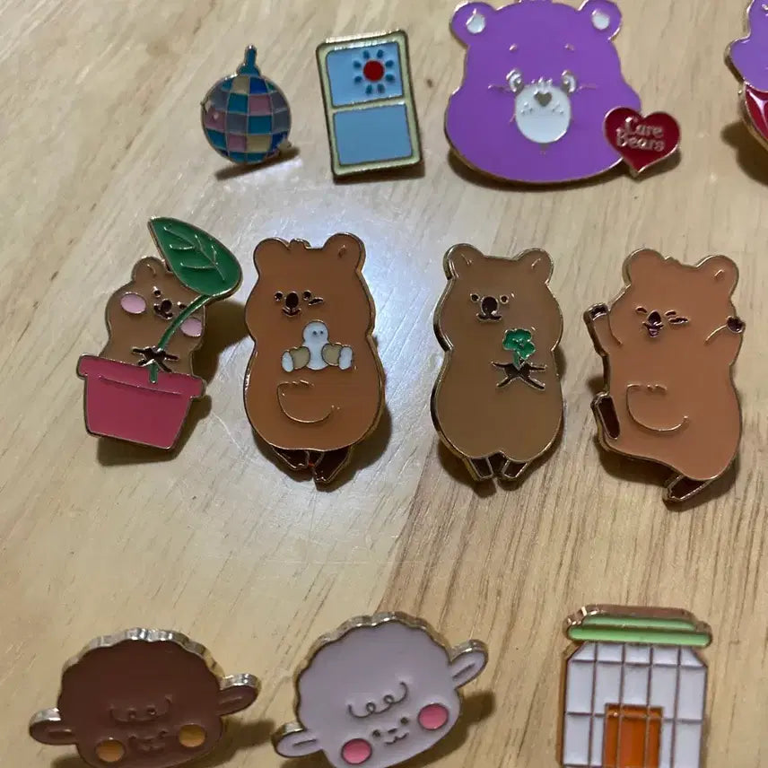 [BUNJANG] 33 Piece Character Pin Badge Bundle Set / 캐릭터 핀뱃지  33개 일괄 판매