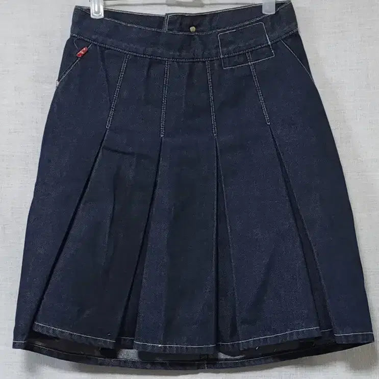 [BUNJANG] Levi's Engineered Jeans Back Pleats Denim Skirt Deep Indigo / 정품) 리바이스 엔지니어드진 플리츠 데님 스커트 25 26 청 치마 청치마