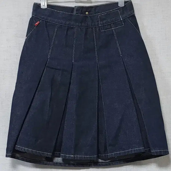 [BUNJANG] Levi's Engineered Jeans Back Pleats Denim Skirt Deep Indigo / 정품) 리바이스 엔지니어드진 플리츠 데님 스커트 25 26 청 치마 청치마