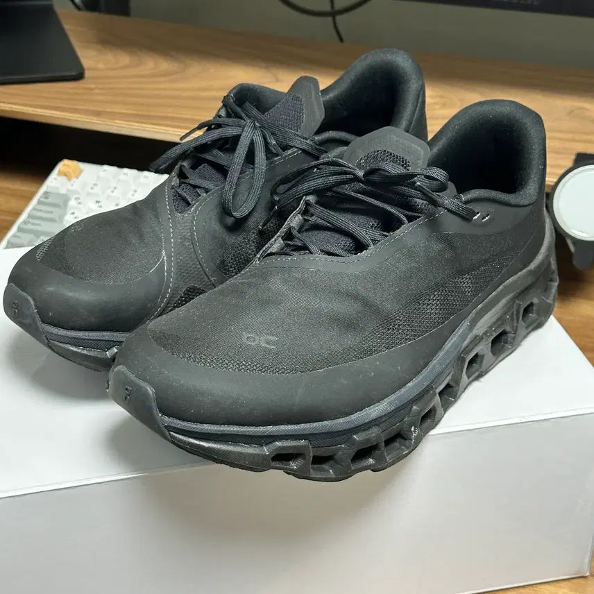 [BUNJANG] On Running x Post Archive Faction Cloudmonster 2 Black Magnet Sneakers (290) / [290] 온러닝 x 파프 클라우드몬스터 2 블랙 마그넷