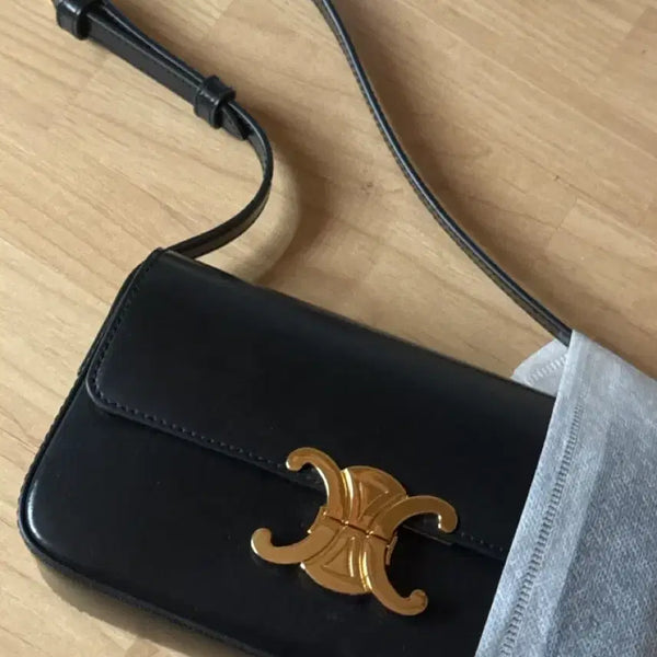 [BUNJANG] Celine Triomphe Shoulder Bag Black / 셀린느 트리옹프 숄더백 블랙