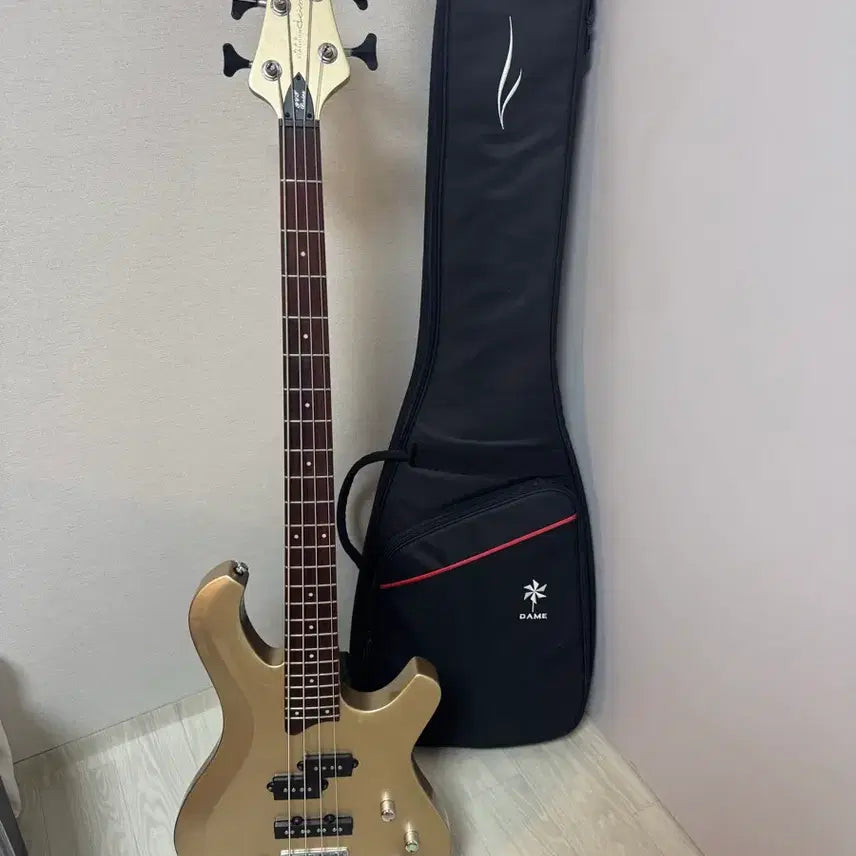 [BUNJANG] Dame Paul&Paul200 Bass Guitar Champagne Gold Metallic / *새상품급* 데임 폴앤폴200 베이스기타 샴페인골드 메탈릭