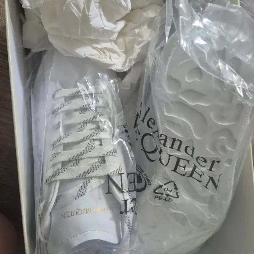 [BUNJANG] Alexander McQueen Oversized Sole White Sneakers / 알렉산더 맥퀸 오버솔 화이트 스니커즈 판매해요.