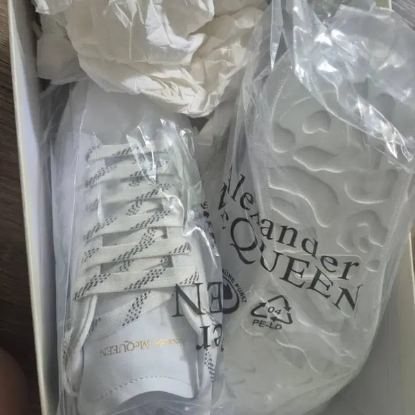 [BUNJANG] Alexander McQueen Oversized Sole White Sneakers / 알렉산더 맥퀸 오버솔 화이트 스니커즈 판매해요.