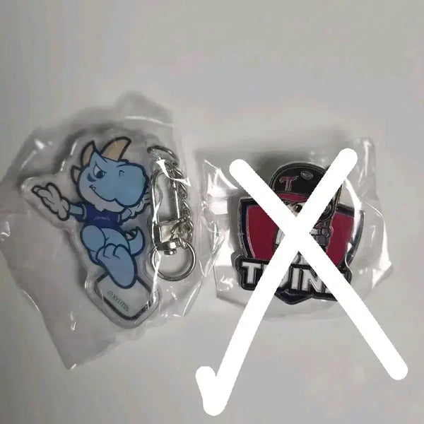 [BUNJANG] Lotte Wellfood KBO Baseball Keychain & Badge / KBO 롯데웰푸드 키링, 뱃지