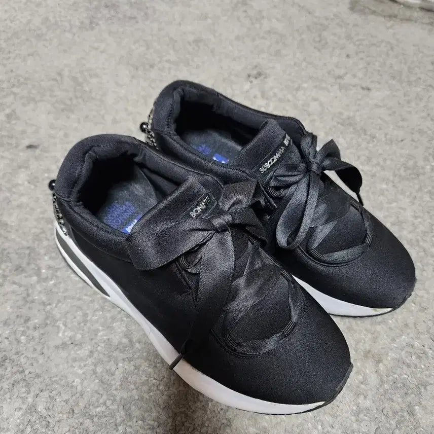 [BUNJANG] SUECOMMA BONNIE Ribbon Sneakers Black / 슈콤마보니 리본 스니커즈 블랙-225
