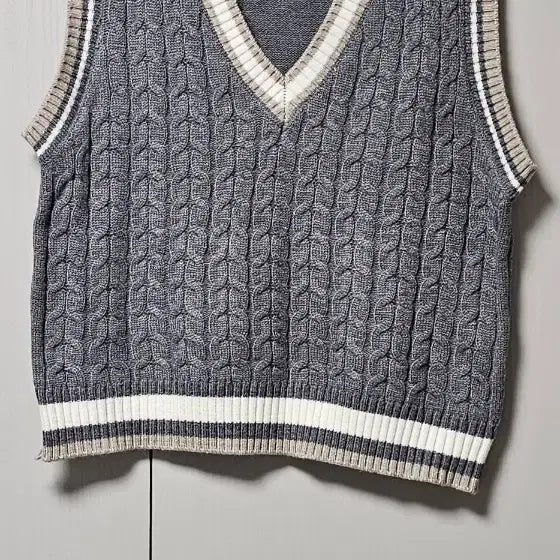 [BUNJANG] V-Neck Knit Vest - Grey / 꽈배기 브이넥 니트 조끼 그레이
