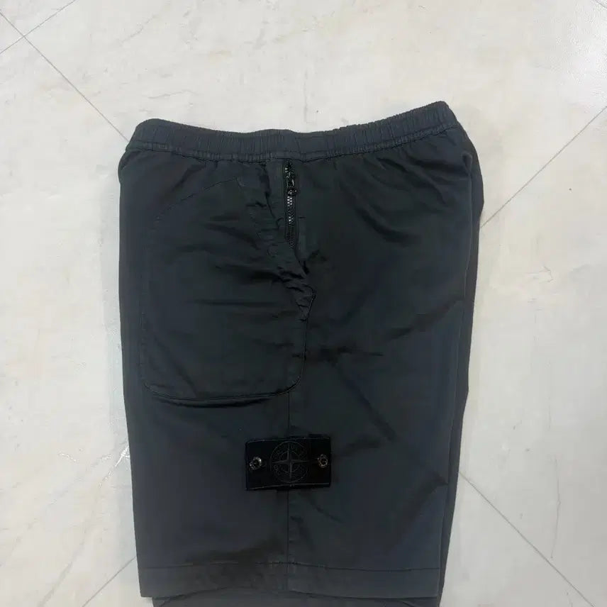 [BUNJANG] Stone Island Ghost Piece Shorts (Size 84) / 스톤아일랜드 고스트피스 반바지 (84)