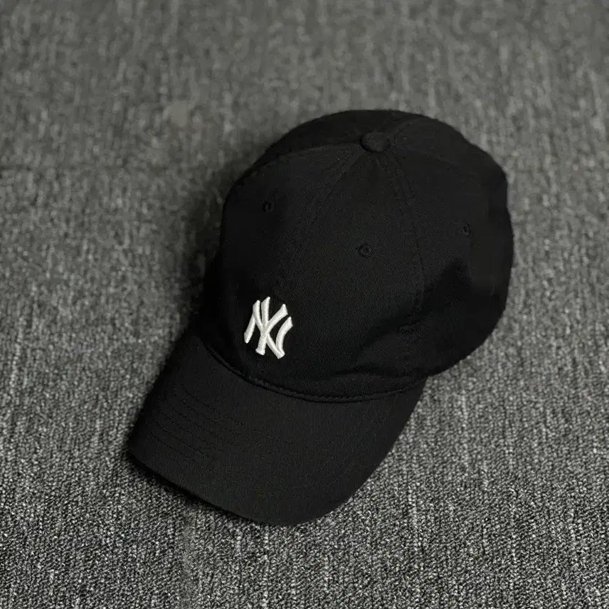 [BUNJANG] MLB New York Yankees Black Baseball Cap / MLB 뉴욕 양키스 볼캡 블랙
