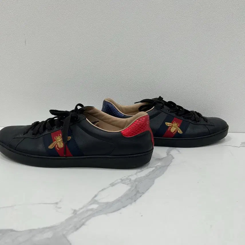 [BUNJANG] Gucci Bee Embroidered Sneakers Black Size 9 / {9 Size} 구찌 꿀벌 자수 스니커즈 블랙