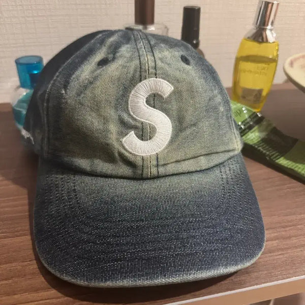 [BUNJANG] Supreme Cordura Denim S Logo 6-Panel Cap Bleached Indigo - 25SS / 슈프림 코듀라 데님 S 로고 6-패널 블리치드 인디고 - 25SS