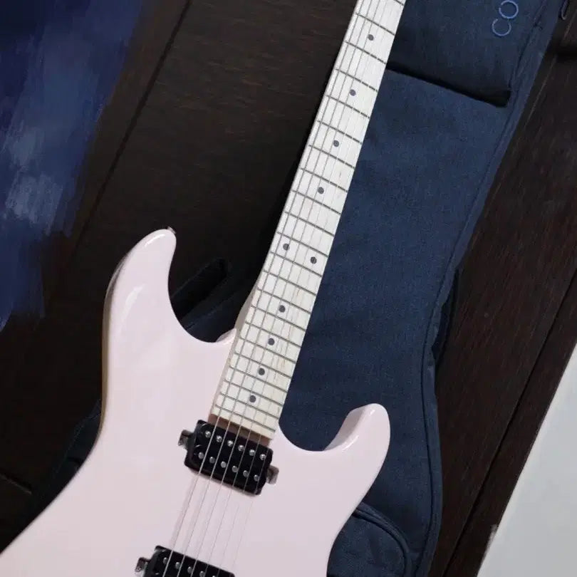 [BUNJANG] Corona Modern Standard Stratocaster Electric Guitar (Pink) / 코로나 모던스탠다드 스트라토캐스터 일렉 기타