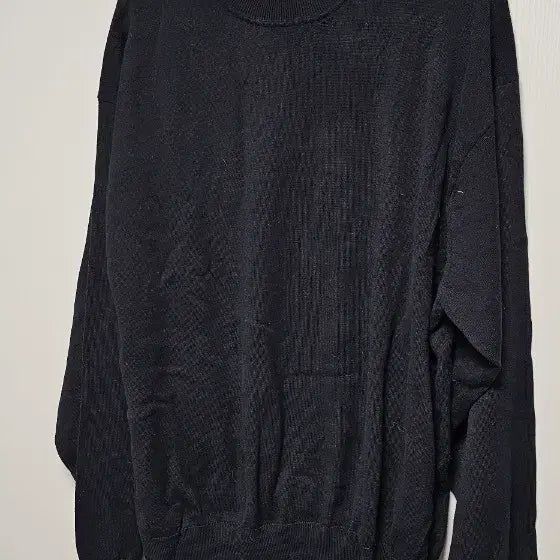 [BUNJANG] Men's Black Round Neck Knit Sweater / 남성 블랙 라운드넥 니트 스웨터