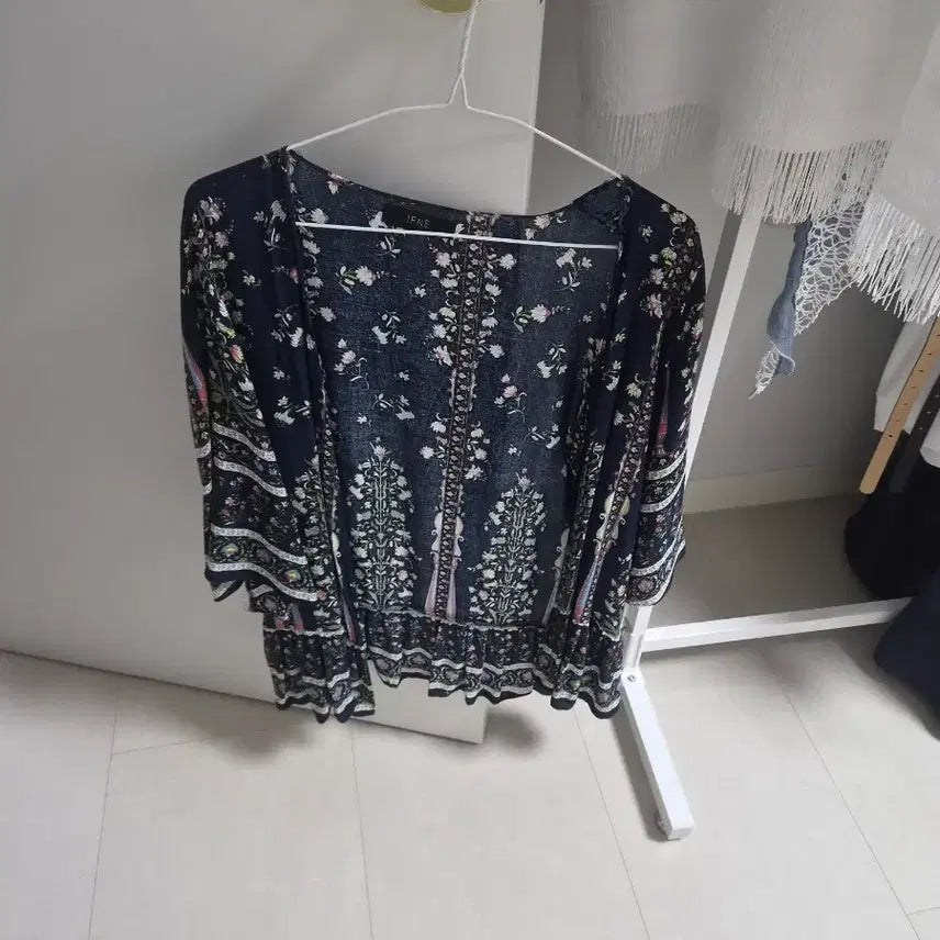 [BUNJANG] Flower Pattern Blouse (New) / 플라워 패턴 블라우스새상품