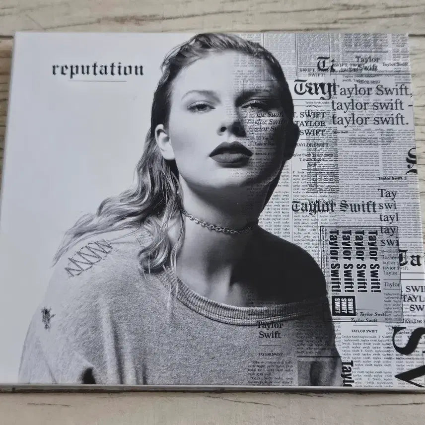 [BUNJANG] Taylor Swift reputation Japanese Edition CD with Poster / 테일러 스위프트 일본반CD 포스터 포함