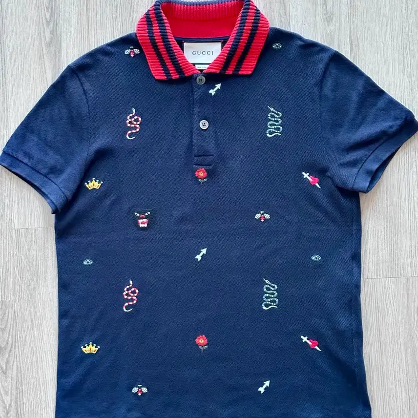 [BUNJANG] Gucci Multicolor Embroidered Polo Shirt Navy M / [M] 구찌 멀티자수 카라티 / 구찌 반팔 / 구찌 네이비 카라티