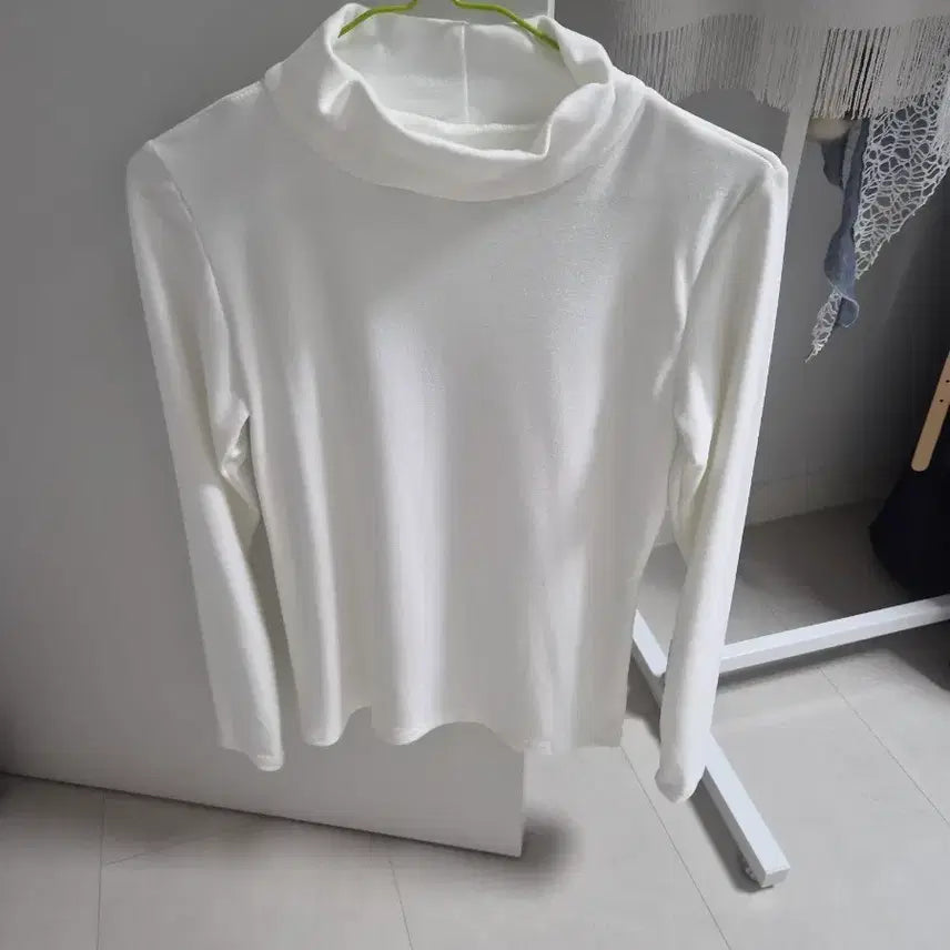 [BUNJANG] White Turtleneck Long-Sleeve T-Shirt / 흰색 목폴라 긴팔 티셔츠 새상품겨울
