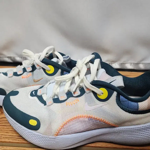 [BUNJANG] Nike React Escape Run Women's Sneakers (230mm) DH2512-100 / 리액트 이스케이프 런 여성 운동화 230mm DH2512-100