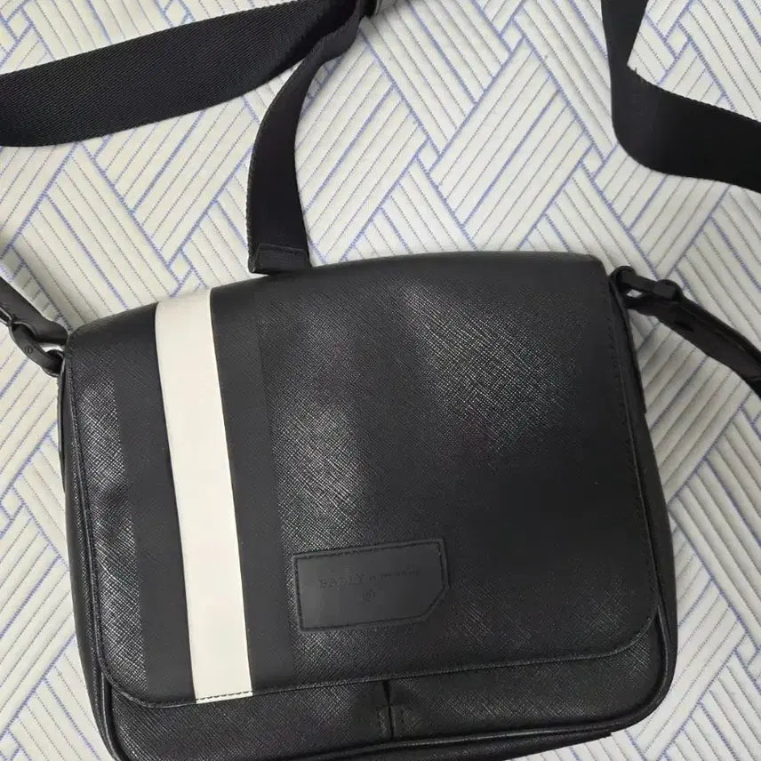 [BUNJANG] Bally Leather Crossbody Bag / 발리 크로스백