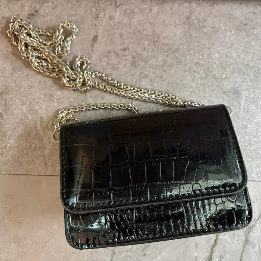 [BUNJANG] Crocodile Pattern Chain Crossbody Bag Black / 크로커다일 패턴 체인 크로스백 블랙