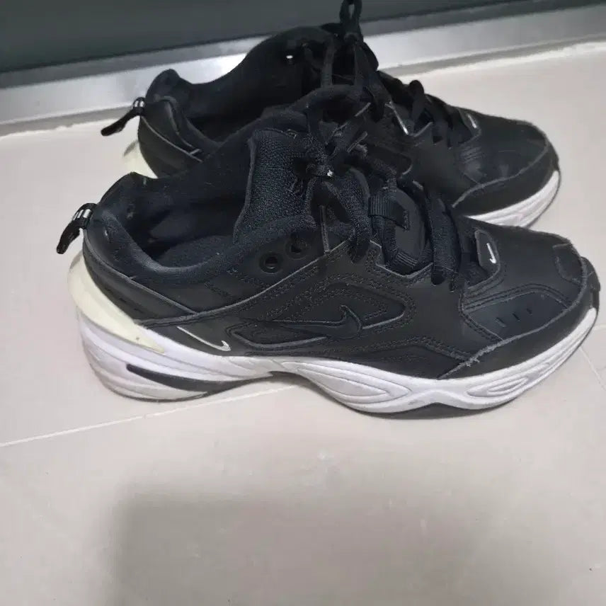 [BUNJANG] Nike Black Sneakers (235) / 나이키 블랙 운동화 235