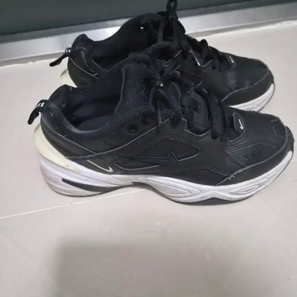 [BUNJANG] Nike Black Sneakers (235) / 나이키 블랙 운동화 235