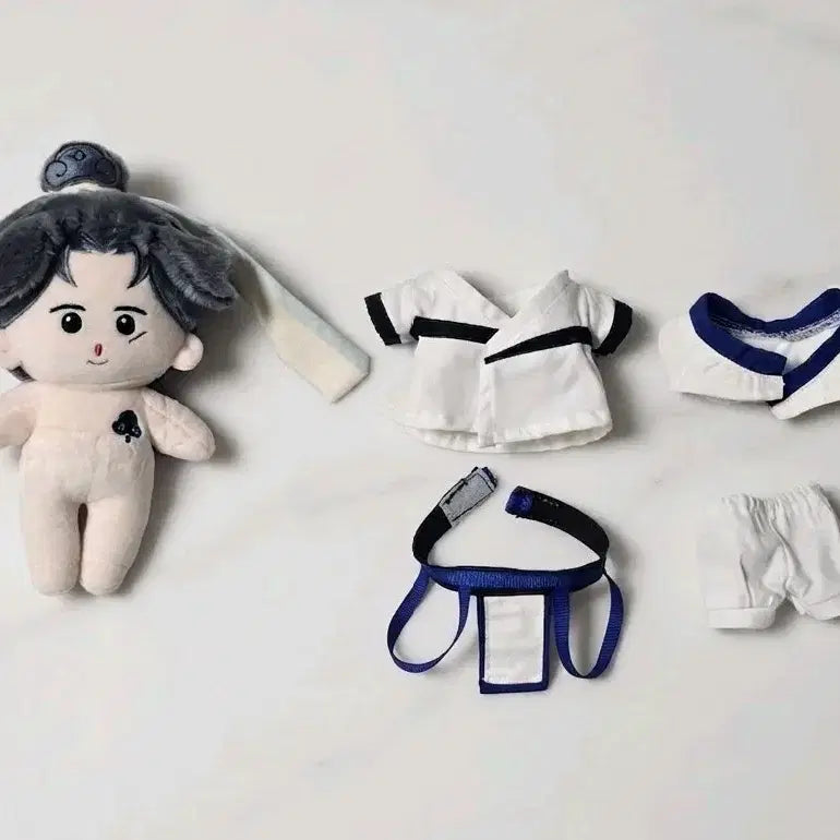 [BUNJANG] Byosongbaek 15cm Plush Doll & Jongnam Hanbok Bundle Set / 뵤송백 솜인형 + 종남 무복 일괄 양도